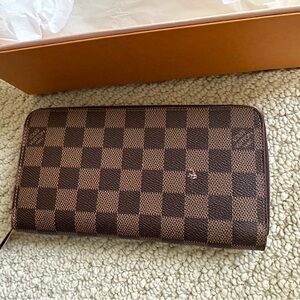 Louis Vuitton designer zippy wallet authentic ladies with pink interior